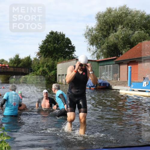 31.08.2025 - Elbe Triathlon Hamburg Luisa Fischer http://msf.ph/oto/8684110 31.08.2025 10:22:26 Schwimmen 1126, 1170, 1237 meine-sportfotos.de