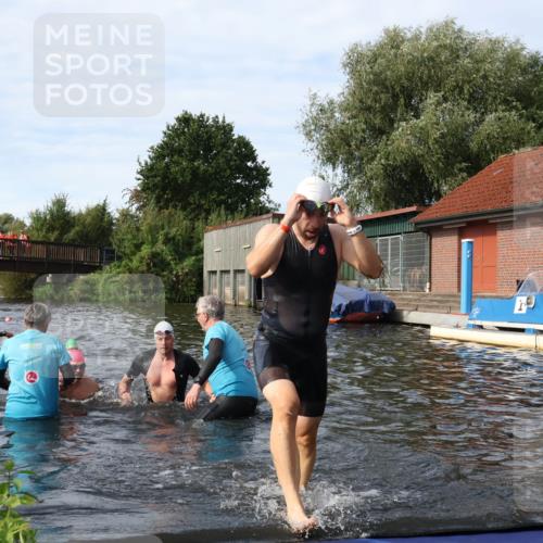 31.08.2025 - Elbe Triathlon Hamburg Luisa Fischer http://msf.ph/oto/8684111 31.08.2025 10:22:26 Schwimmen 1126, 1170, 1237 meine-sportfotos.de