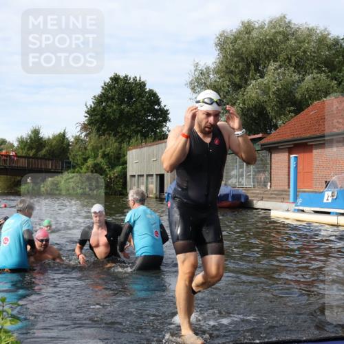 31.08.2025 - Elbe Triathlon Hamburg Luisa Fischer http://msf.ph/oto/8684114 31.08.2025 10:22:27 Schwimmen 1126, 1170, 1237 meine-sportfotos.de