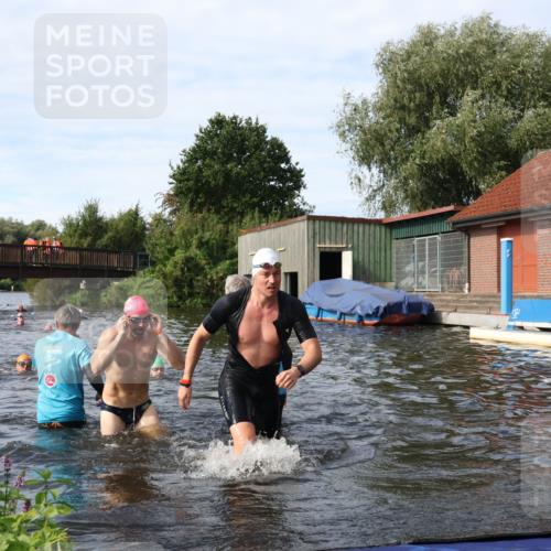 31.08.2025 - Elbe Triathlon Hamburg Luisa Fischer http://msf.ph/oto/8684118 31.08.2025 10:22:29 Schwimmen 1126, 1152, 1170, 1237 meine-sportfotos.de