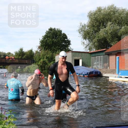 31.08.2025 - Elbe Triathlon Hamburg Luisa Fischer http://msf.ph/oto/8684120 31.08.2025 10:22:29 Schwimmen 1126, 1152, 1170, 1237 meine-sportfotos.de