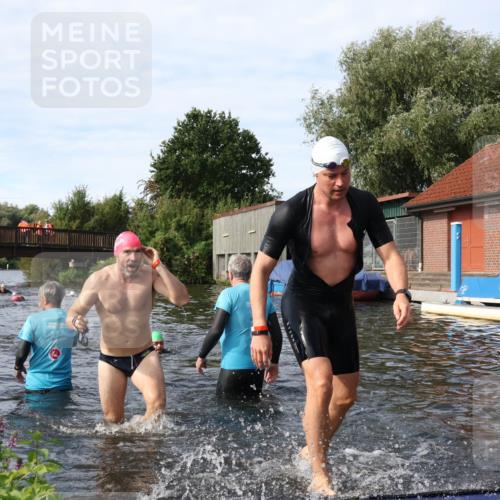31.08.2025 - Elbe Triathlon Hamburg Luisa Fischer http://msf.ph/oto/8684125 31.08.2025 10:22:30 Schwimmen 1126, 1152, 1170, 1237 meine-sportfotos.de