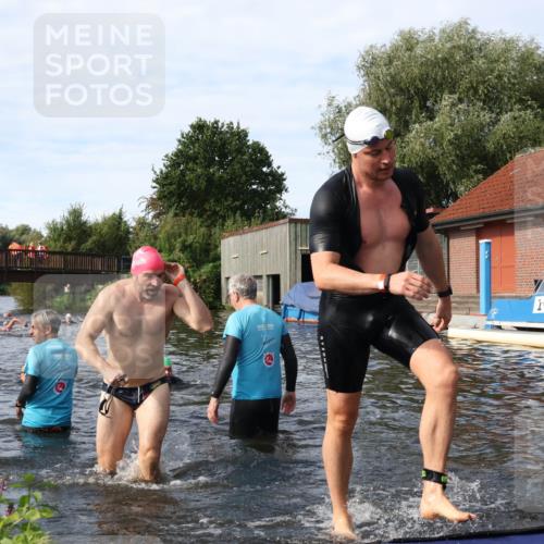 31.08.2025 - Elbe Triathlon Hamburg Luisa Fischer http://msf.ph/oto/8684126 31.08.2025 10:22:31 Schwimmen 1126, 1152, 1170, 1237 meine-sportfotos.de