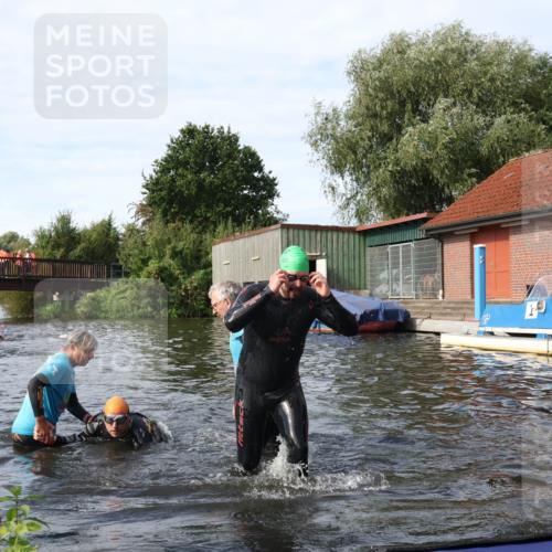 31.08.2025 - Elbe Triathlon Hamburg Luisa Fischer http://msf.ph/oto/8684135 31.08.2025 10:22:37 Schwimmen 1126, 1137, 1152, 1237 meine-sportfotos.de