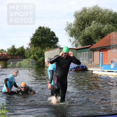 31.08.2025 - Elbe Triathlon Hamburg Luisa Fischer http://msf.ph/oto/8684136 31.08.2025 10:22:37 Schwimmen 1126, 1137, 1152, 1237 meine-sportfotos.de