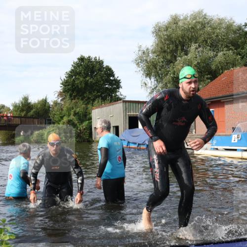 31.08.2025 - Elbe Triathlon Hamburg Luisa Fischer http://msf.ph/oto/8684142 31.08.2025 10:22:38 Schwimmen 1137, 1152 meine-sportfotos.de