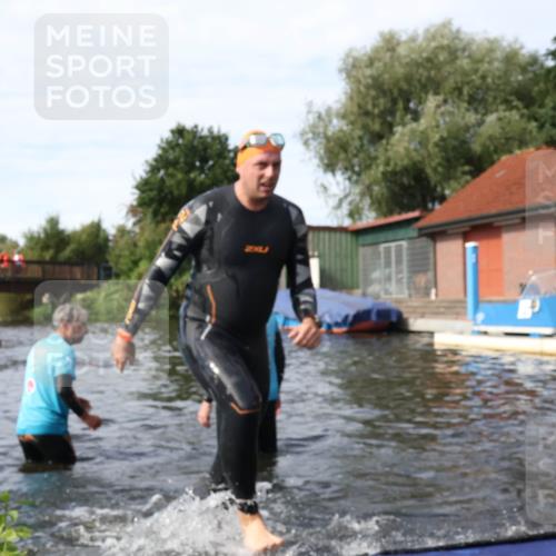 31.08.2025 - Elbe Triathlon Hamburg Luisa Fischer http://msf.ph/oto/8684147 31.08.2025 10:22:40 Schwimmen 1137, 1152 meine-sportfotos.de