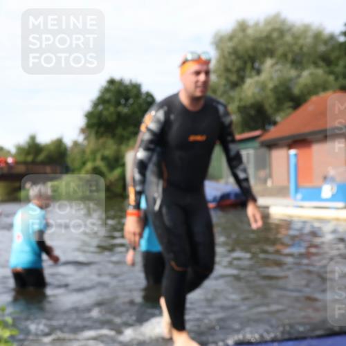 31.08.2025 - Elbe Triathlon Hamburg Luisa Fischer http://msf.ph/oto/8684148 31.08.2025 10:22:41 Schwimmen 1137, 1152 meine-sportfotos.de