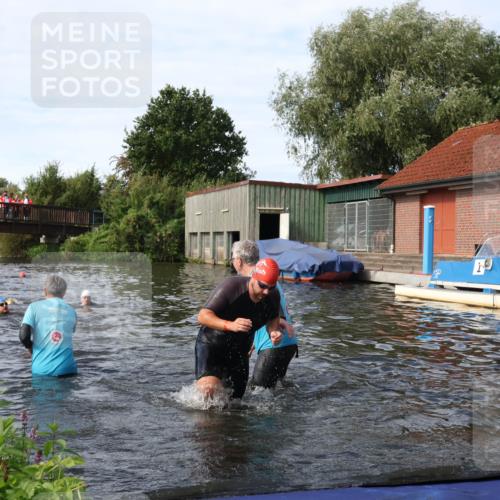 31.08.2025 - Elbe Triathlon Hamburg Luisa Fischer http://msf.ph/oto/8684161 31.08.2025 10:22:57 Schwimmen 1125, 1211, 1220, 1242 meine-sportfotos.de