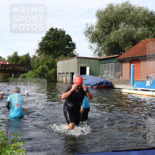31.08.2025 - Elbe Triathlon Hamburg Luisa Fischer http://msf.ph/oto/8684162 31.08.2025 10:22:57 Schwimmen 1125, 1211, 1220, 1242 meine-sportfotos.de