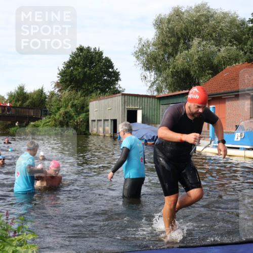 31.08.2025 - Elbe Triathlon Hamburg Luisa Fischer http://msf.ph/oto/8684170 31.08.2025 10:22:58 Schwimmen 1125, 1211, 1220, 1242 meine-sportfotos.de