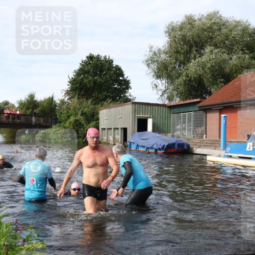31.08.2025 - Elbe Triathlon Hamburg Luisa Fischer http://msf.ph/oto/8684175 31.08.2025 10:23:01 Schwimmen 1125, 1146, 1211, 1242 meine-sportfotos.de