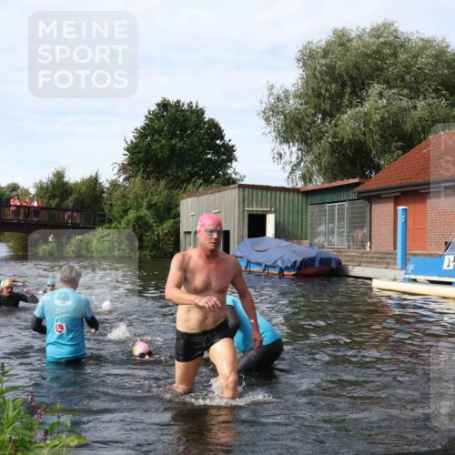 31.08.2025 - Elbe Triathlon Hamburg Luisa Fischer http://msf.ph/oto/8684179 31.08.2025 10:23:01 Schwimmen 1125, 1146, 1211, 1242 meine-sportfotos.de