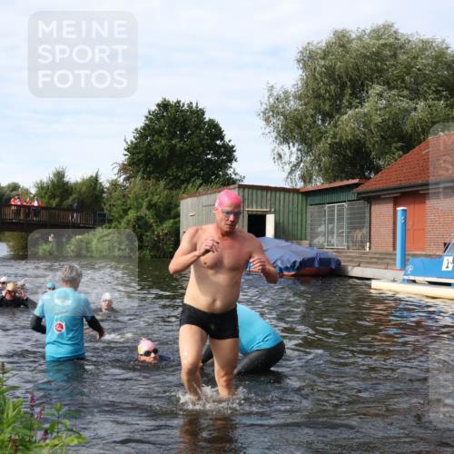 31.08.2025 - Elbe Triathlon Hamburg Luisa Fischer http://msf.ph/oto/8684181 31.08.2025 10:23:02 Schwimmen 1125, 1146, 1211, 1242 meine-sportfotos.de