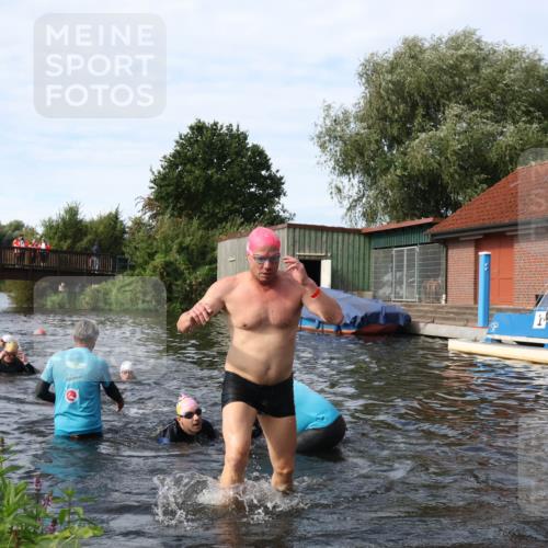 31.08.2025 - Elbe Triathlon Hamburg Luisa Fischer http://msf.ph/oto/8684182 31.08.2025 10:23:02 Schwimmen 1125, 1146, 1211, 1242 meine-sportfotos.de