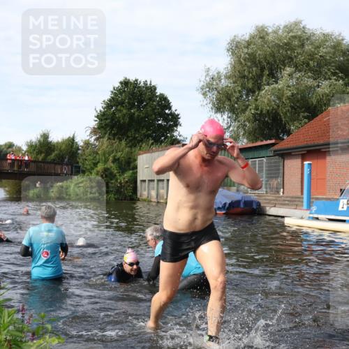 31.08.2025 - Elbe Triathlon Hamburg Luisa Fischer http://msf.ph/oto/8684186 31.08.2025 10:23:03 Schwimmen 1125, 1146, 1211, 1242 meine-sportfotos.de