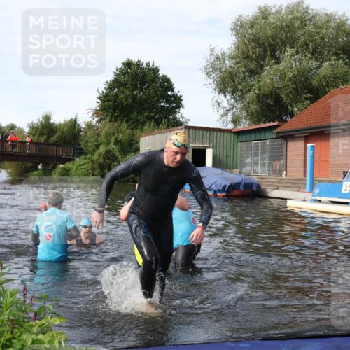 31.08.2025 - Elbe Triathlon Hamburg Luisa Fischer http://msf.ph/oto/8684212 31.08.2025 10:23:14 Schwimmen 1113, 1135, 1166, 1222, 1236 meine-sportfotos.de