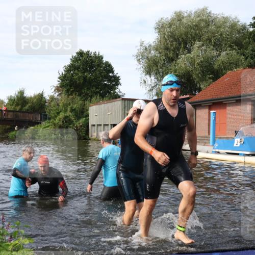 31.08.2025 - Elbe Triathlon Hamburg Luisa Fischer http://msf.ph/oto/8684240 31.08.2025 10:23:20 Schwimmen 1113, 1135, 1159, 1166, 1236 meine-sportfotos.de