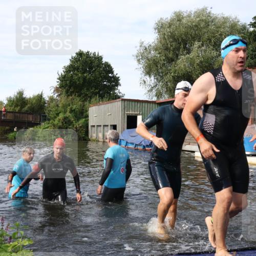 31.08.2025 - Elbe Triathlon Hamburg Luisa Fischer http://msf.ph/oto/8684244 31.08.2025 10:23:21 Schwimmen 1113, 1135, 1159, 1166, 1178, 1236 meine-sportfotos.de