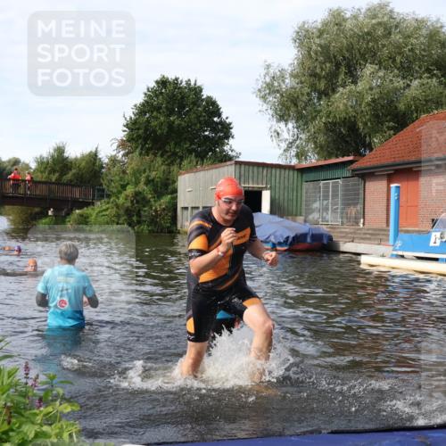 31.08.2025 - Elbe Triathlon Hamburg Luisa Fischer http://msf.ph/oto/8684260 31.08.2025 10:23:30 Schwimmen 1178 meine-sportfotos.de