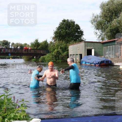 31.08.2025 - Elbe Triathlon Hamburg Luisa Fischer http://msf.ph/oto/8684265 31.08.2025 10:23:40 Schwimmen 1124 meine-sportfotos.de