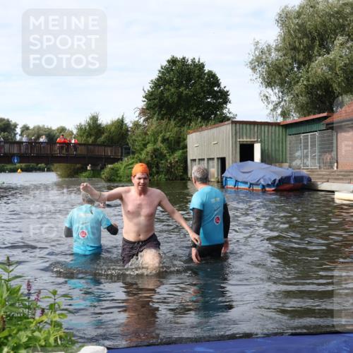 31.08.2025 - Elbe Triathlon Hamburg Luisa Fischer http://msf.ph/oto/8684267 31.08.2025 10:23:40 Schwimmen 1124 meine-sportfotos.de