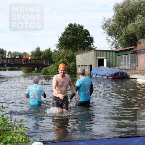 31.08.2025 - Elbe Triathlon Hamburg Luisa Fischer http://msf.ph/oto/8684269 31.08.2025 10:23:41 Schwimmen 1124 meine-sportfotos.de