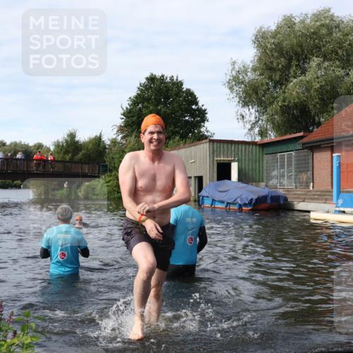 31.08.2025 - Elbe Triathlon Hamburg Luisa Fischer http://msf.ph/oto/8684275 31.08.2025 10:23:42 Schwimmen 1124 meine-sportfotos.de