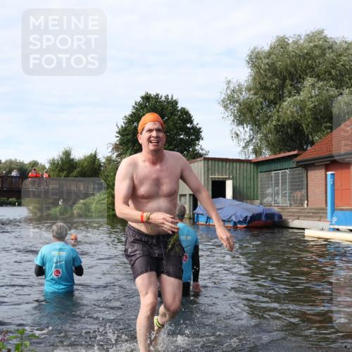 31.08.2025 - Elbe Triathlon Hamburg Luisa Fischer http://msf.ph/oto/8684277 31.08.2025 10:23:42 Schwimmen 1124 meine-sportfotos.de