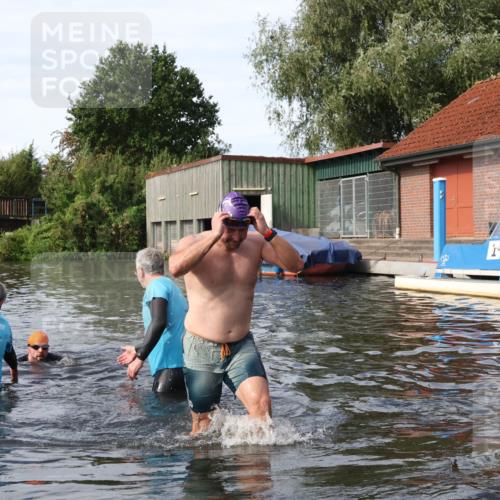 31.08.2025 - Elbe Triathlon Hamburg Luisa Fischer http://msf.ph/oto/8684292 31.08.2025 10:23:57 Schwimmen 1194, 1199 meine-sportfotos.de
