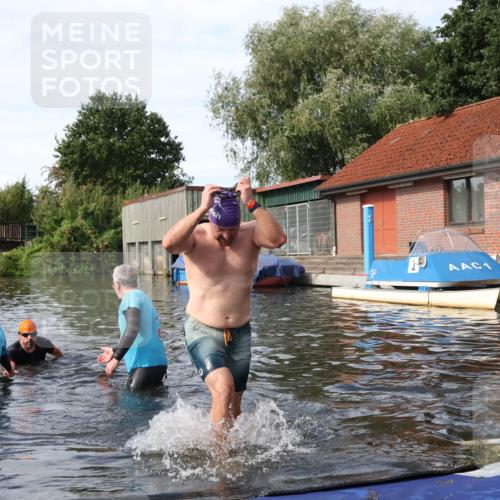 31.08.2025 - Elbe Triathlon Hamburg Luisa Fischer http://msf.ph/oto/8684295 31.08.2025 10:23:57 Schwimmen 1194, 1199 meine-sportfotos.de