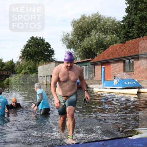 31.08.2025 - Elbe Triathlon Hamburg Luisa Fischer http://msf.ph/oto/8684298 31.08.2025 10:23:58 Schwimmen 1194, 1199 meine-sportfotos.de