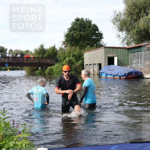 31.08.2025 - Elbe Triathlon Hamburg Luisa Fischer http://msf.ph/oto/8684307 31.08.2025 10:24:01 Schwimmen 1194, 1199 meine-sportfotos.de