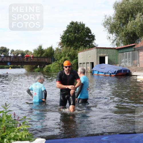 31.08.2025 - Elbe Triathlon Hamburg Luisa Fischer http://msf.ph/oto/8684309 31.08.2025 10:24:01 Schwimmen 1194, 1199 meine-sportfotos.de