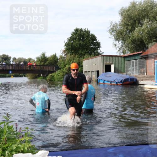 31.08.2025 - Elbe Triathlon Hamburg Luisa Fischer http://msf.ph/oto/8684310 31.08.2025 10:24:02 Schwimmen 1194, 1199 meine-sportfotos.de
