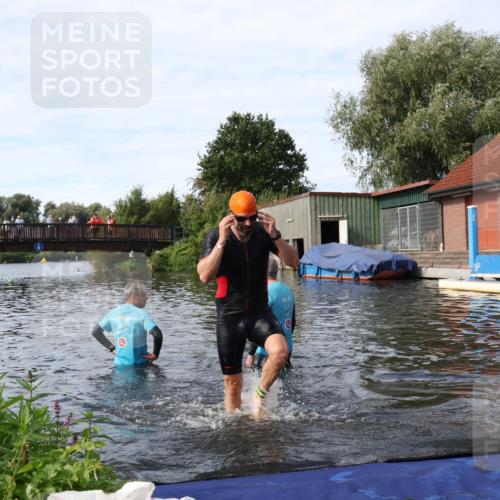 31.08.2025 - Elbe Triathlon Hamburg Luisa Fischer http://msf.ph/oto/8684313 31.08.2025 10:24:02 Schwimmen 1194, 1199 meine-sportfotos.de