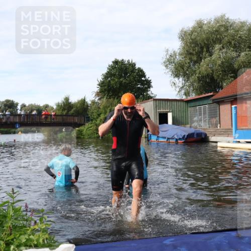 31.08.2025 - Elbe Triathlon Hamburg Luisa Fischer http://msf.ph/oto/8684315 31.08.2025 10:24:03 Schwimmen 1194, 1199 meine-sportfotos.de