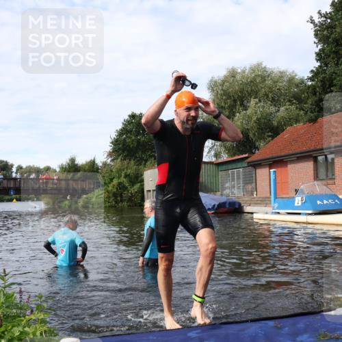 31.08.2025 - Elbe Triathlon Hamburg Luisa Fischer http://msf.ph/oto/8684319 31.08.2025 10:24:04 Schwimmen 1194 meine-sportfotos.de