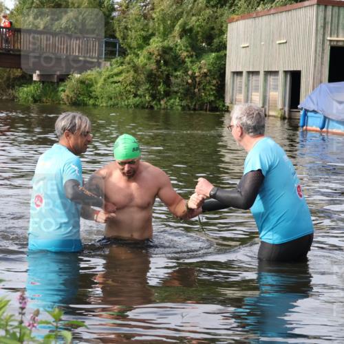 31.08.2025 - Elbe Triathlon Hamburg Luisa Fischer http://msf.ph/oto/8684320 31.08.2025 10:24:55 Schwimmen 1201 meine-sportfotos.de