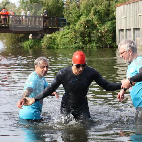 31.08.2025 - Elbe Triathlon Hamburg Luisa Fischer http://msf.ph/oto/8684343 31.08.2025 10:25:12 Schwimmen 1207 meine-sportfotos.de