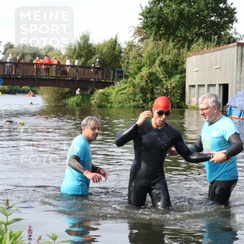 31.08.2025 - Elbe Triathlon Hamburg Luisa Fischer http://msf.ph/oto/8684346 31.08.2025 10:25:13 Schwimmen 1207 meine-sportfotos.de