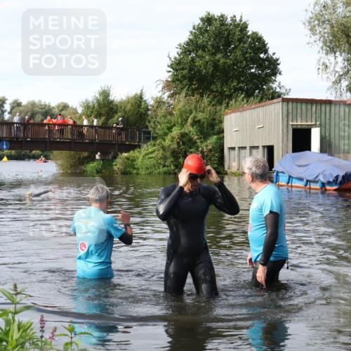 31.08.2025 - Elbe Triathlon Hamburg Luisa Fischer http://msf.ph/oto/8684352 31.08.2025 10:25:14 Schwimmen 1207 meine-sportfotos.de