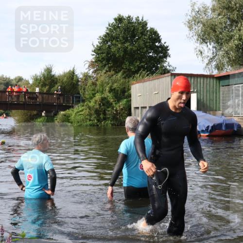 31.08.2025 - Elbe Triathlon Hamburg Luisa Fischer http://msf.ph/oto/8684358 31.08.2025 10:25:16 Schwimmen 1207 meine-sportfotos.de