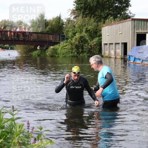 31.08.2025 - Elbe Triathlon Hamburg Luisa Fischer http://msf.ph/oto/8684364 31.08.2025 10:25:41 Schwimmen 1192 meine-sportfotos.de