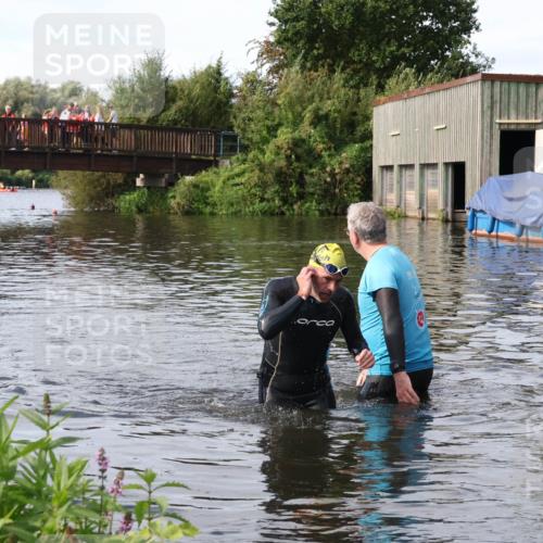 31.08.2025 - Elbe Triathlon Hamburg Luisa Fischer http://msf.ph/oto/8684366 31.08.2025 10:25:41 Schwimmen 1192 meine-sportfotos.de