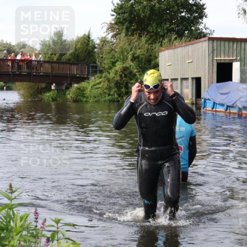 31.08.2025 - Elbe Triathlon Hamburg Luisa Fischer http://msf.ph/oto/8684374 31.08.2025 10:25:43 Schwimmen 1192 meine-sportfotos.de