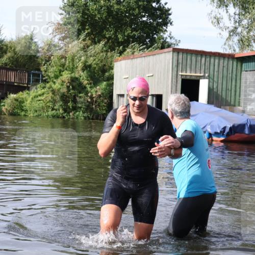 31.08.2025 - Elbe Triathlon Hamburg Luisa Fischer http://msf.ph/oto/8684381 31.08.2025 10:27:08 Schwimmen 1154 meine-sportfotos.de
