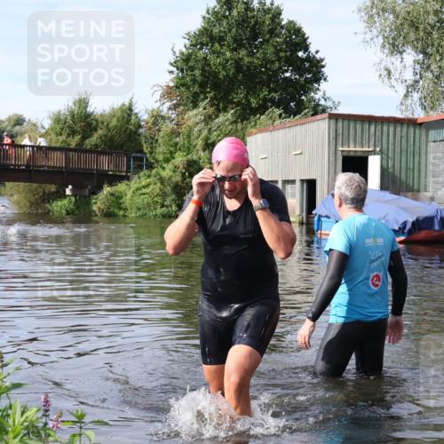 31.08.2025 - Elbe Triathlon Hamburg Luisa Fischer http://msf.ph/oto/8684387 31.08.2025 10:27:09 Schwimmen 1154 meine-sportfotos.de