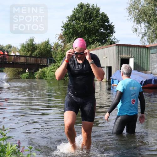 31.08.2025 - Elbe Triathlon Hamburg Luisa Fischer http://msf.ph/oto/8684388 31.08.2025 10:27:10 Schwimmen 1154 meine-sportfotos.de