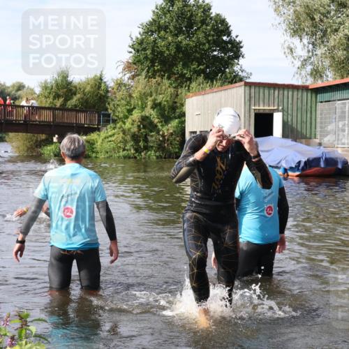 31.08.2025 - Elbe Triathlon Hamburg Luisa Fischer http://msf.ph/oto/8684410 31.08.2025 10:27:34 Schwimmen 1122, 1291, 1304 meine-sportfotos.de